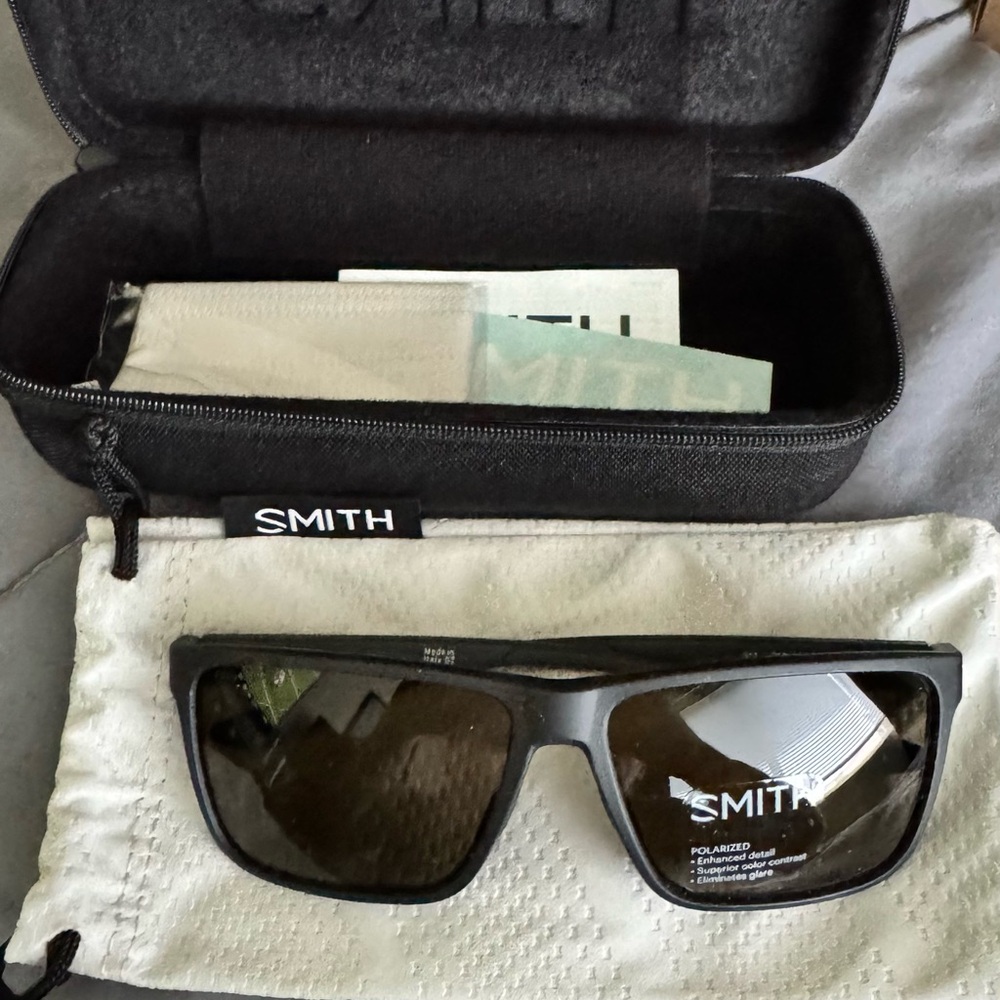 Smith Riptide Sunglasses - Matte Black Chromapop Polarized Green lenses - NEW!